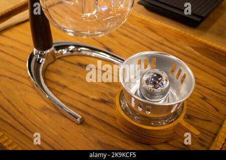 Machine à café Syphon dans un café artisanal, photo de stock Banque D'Images