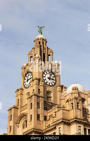 Royal Liver Building sur Pier Head Liverpool, Liverpool, Merseyside, England, United Kingdom Banque D'Images