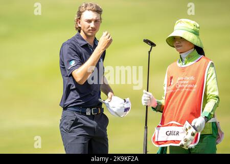 CHONBURI, THAÏLANDE - OCTOBRE 29 : Joshua Greer d'Australie sur le green 16th au cours de la ronde 3 au Championnat amateur Asie-Pacifique 2022 au club de campagne Amata Spring sur 29 octobre 2022 à CHONBURI, THAÏLANDE (photo de Peter van der Klooster/Alamy Live News) Banque D'Images