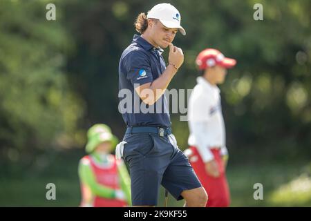 CHONBURI, THAÏLANDE - OCTOBRE 29 : Harrison Crowe d'Australie sur le trou 16 au cours de la ronde 3 au Championnat amateur Asie-Pacifique 2022 au Amata Spring Country Club on 29 octobre 2022 à CHONBURI, THAÏLANDE (photo de Peter van der Klooster/Alamy Live News) Banque D'Images