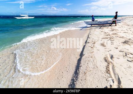 Plage de sable blanc sur l'île de Balicasag à Bohol, Philippines Banque D'Images