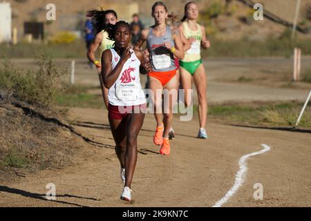 Neema Kimtai, de l'État de Washington, se classe 10e de la course du WOME en 19:38,5 lors des Championnats de cross-country de la conférence PAC-12, vendredi 28 octobre 2022, à Riverside, Etalonnage Banque D'Images