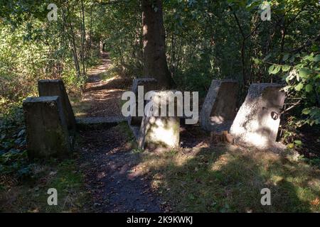 Leusden, pays-Bas - 06 octobre 2022 : ligne Grebbe (Grebbelinie). Barrière de réservoir de béton armé. Il a couru du Grebbeberg à Rhenen vers le nord jusqu'à Banque D'Images