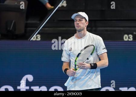 Bâle, Suisse. 26th octobre 2022. Bâle, Suisse, 26 octobre 2022: Botic Van Zandschulp (NED) en action pendant le tournoi de tennis suisse ATP 500 en salle entre Carlos Alcaraz (ESP) et Botic Van Zandschulp (NED) au parc St Jakobs à Bâle, en Suisse. (Daniela Porcelli /SPP) crédit: SPP Sport presse photo. /Alamy Live News Banque D'Images