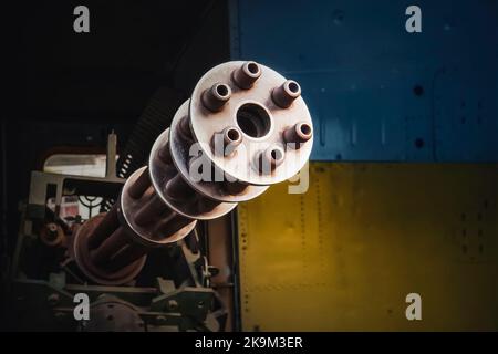 Mitrailleuse M134 montée sur un hélicoptère Huey, Musée des vestiges de guerre, Saigon, Ho Chi Minh ville, Vietnam Banque D'Images