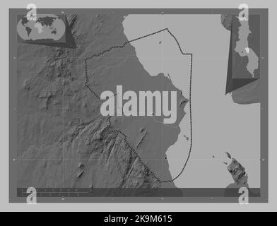 Salima, district du Malawi. Carte d'altitude en niveaux de gris avec lacs et rivières. Lieux des principales villes de la région. Cartes d'emplacement auxiliaire d'angle Banque D'Images