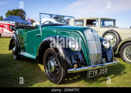 1939 Morris Eight Series E ‘FYK 259’ exposé au salon de l’aviation du jour de la course tenu à Shuttleworth le 2nd octobre 2022 Banque D'Images