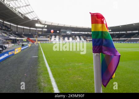 Une campagne de lacets arc-en-ciel drapeau de coin pendant le match de championnat Sky Bet Hull City vs Blackburn Rovers au MKM Stadium, Hull, Royaume-Uni, 29th octobre 2022 (photo par Ben Early/News Images) Banque D'Images