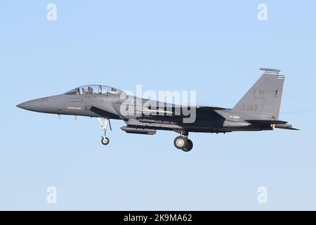 F-15E Eagle de la Fighter Wing Wing 48th débarquant à RAF Lakenheath, Suffolk, Royaume-Uni. Banque D'Images