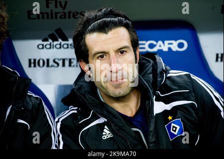 Hambourg, Allemagne. 13th décembre 2011. ARCHIVE PHOTO: Luis Figo fête son anniversaire de 50th sur 4 novembre 2022, Luis FIGO (un), portrait, portrait, Portrait, football réfléchi, match contre la pauvreté, HSV Hambourg Hambourg Hambourg (HH) - sélection du monde du PNUD (un ) sur 13 décembre 2011 à Hambourg/Allemagne ? Credit: dpa/Alay Live News Banque D'Images