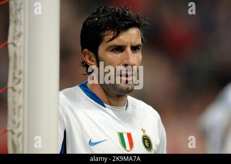 Le poteau, portrait mi-longueur. 4th novembre 2022. ARCHIVE PHOTO: Luis Figo fête son anniversaire de 50th sur 4 novembre 2022, Luis FIGO (Milan) au poste, portrait en demi-longueur. Match de la Ligue des champions de football 6 groupe B FC Bayern Munich-Inter Milan 1-1, le 12/05/2006 . SVEN SIMON, Princess-Luise-Str.41#45479 Muelheim/Ruhr#tel.648/9413250#fax 0208/9413260#account 244 293 433 P ostbank E ssen BLZ 360 100 43#www.SvenSimon.net#e-mail :SvenSimon@t-online.de. Credit: dpa/Alay Live News Banque D'Images