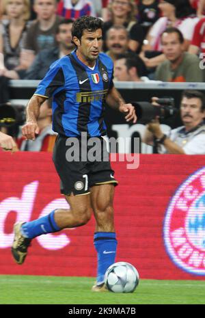 ARCHIVE PHOTO: Luis Figo fête son anniversaire de 50th sur 4 novembre 2022, Luis FIGO, por, Inter Milan, Action, action unique avec ballon, football 'Franz-Beckenbauer-Pokal' FC Bayern Munich - Inter Milan 0:1, on 05,08. 2008 à Munich; Sven Simon#Prinzess-Luise-Strasse 41#45479 Muelheim/R uhr #tél 0208/9413250#fax. 0208/9413260#compte. 244 293 433 P ostbank E ssen BLZ 360 100 43# www.SvenSimon.net. Banque D'Images