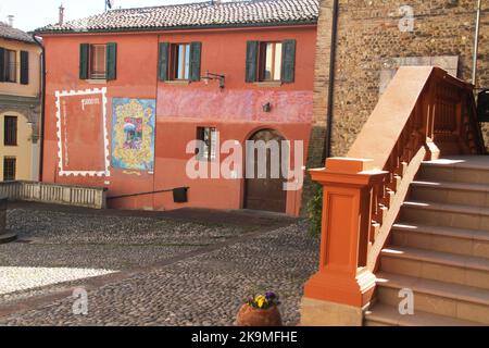 Piazza Giosuè Carducci à Dozza, Italie. Banque D'Images