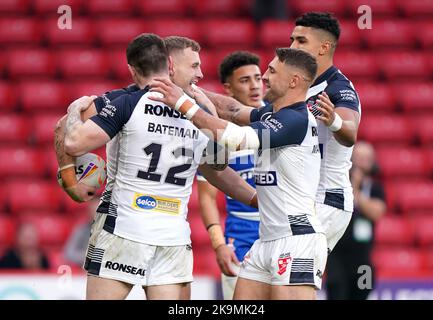 Le Matty Lees d'Angleterre (deuxième à gauche) célèbre la première tentative du match de son côté lors du match de la coupe du monde de rugby à XV À Bramall Lane, Sheffield. Date de la photo: Samedi 29 octobre 2022. Banque D'Images