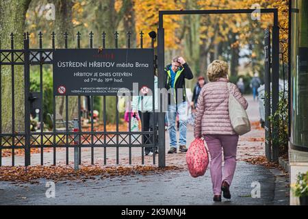 Brno, République tchèque. 29th octobre 2022. Le cimetière central de Brno en photo avant la Journée des All Souls, à 29 octobre 2022, à Brno, République tchèque. Crédit : Patrik Uhlir/CTK photo/Alay Live News Banque D'Images
