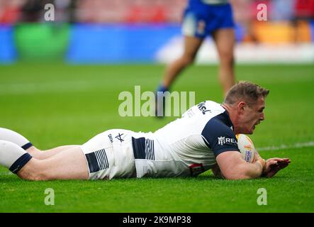 Thomas Burgess d'Angleterre marque la cinquième tentative du match de sa partie lors du match de la coupe du monde de rugby à XV à Bramall Lane, Sheffield. Date de la photo: Samedi 29 octobre 2022. Banque D'Images