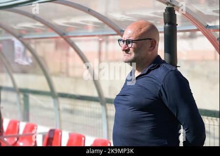 Pomigliano, Italie. 29th octobre 2022. Carlo Sanchez entraîneur de Pomigliano Calcio Femminile pendant la série des femmes italiennes Un match de football 2022/2023 entre Pomigliano Femminile vs Milan Femminile sur 29 octobre 2022 au stade Comunale à Palma Campania, Italie crédit: Agence de photo indépendante/Alamy Live News Banque D'Images