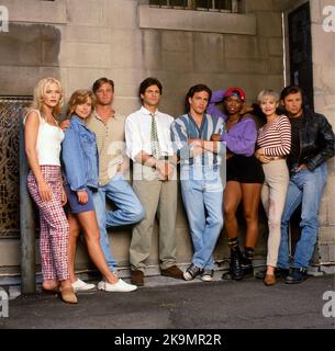 ANDREW SHUE, AMY LOCANE, VANESSA WILLIAMS, COURTNEY THORNE-SMITH, DOUG SAVANT, GRANT SHOW, THOMAS CALABRO et JOSIE BISSETT à MELROSE PLACE (1992), dirigé par ANSON WILLIAMS, RICHARD LANG et CHARLES CORRELL. Crédit: FOX TELEVISION NETWORK/ORTHOGRAPHIE TV / Album Banque D'Images