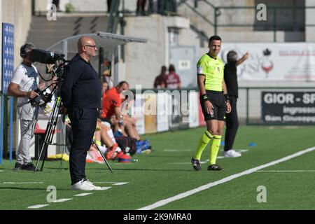 Pomigliano, Italie. 29th octobre 2022. Carlo Sanchez entraîneur de Pomigliano Calcio Femminile pendant la série des femmes italiennes Un match de football 2022/2023 entre Pomigliano Femminile vs Milan Femminile sur 29 octobre 2022 au stade Comunale à Palma Campania, Italie crédit: Agence de photo indépendante/Alamy Live News Banque D'Images