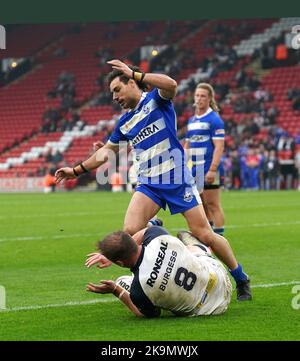 Thomas Burgess d'Angleterre marque la onzième tentative du match de son côté lors du match de la coupe du monde de rugby à XV à Bramall Lane, Sheffield. Date de la photo: Samedi 29 octobre 2022. Banque D'Images