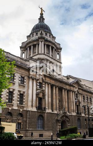 LONDRES, GRANDE-BRETAGNE - 1 MAI 2014 : le Old Bailey est le nom traditionnel d'une cour criminelle centrale, située dans un majestueux édifice néo-Empire. Banque D'Images