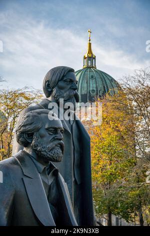 Marx Engels Denkmal, Berliner Dom, Herbst Banque D'Images
