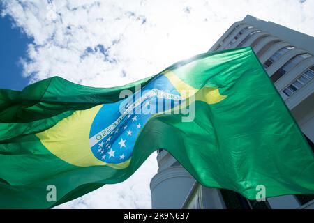 Les manifestants aux drapeaux brésiliens appellent à la destitution de Dilma Ruosseff. Salvador, Brésil Banque D'Images