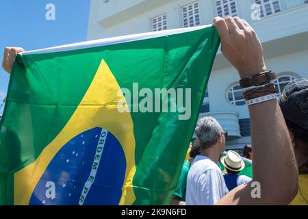 Les manifestants aux drapeaux brésiliens appellent à la destitution de Dilma Ruosseff. Salvador, Brésil Banque D'Images