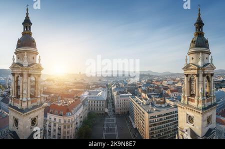 Vue panoramique aérienne de Budapest, de la place Szent Istvan et des tours de la basilique Saint-Stephens - Budapest, Hongrie Banque D'Images