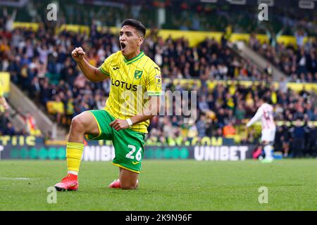 Norwich, Royaume-Uni. 29th octobre 2022. Marcelino Nunez de Norwich City célèbre le troisième but de Norwich du match marqué par Gabriel Sara de Norwich City lors du match de championnat de pari du ciel entre Norwich City et Stoke City à Carrow Road sur 29 octobre 2022 à Norwich, en Angleterre. (Photo par Mick Kearns/phcimages.com) crédit: Images de la SSP/Alamy Live News Banque D'Images