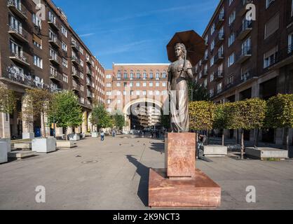 Statue de Sisi (Elisabeth) sur la place Madach - Budapest, Hongrie Banque D'Images