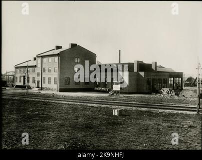 Bangården à la gare de Malmö. Gare centrale de Malmö. De 1856 à 1864, la ligne principale sud a été ouverte par étapes. La ligne principale de Malmö à Lund a été ouverte pour le trafic 1856-12-01. La première maison de gare en pierre avec salle de chemin de fer a été construite en 1855-56 par un architecte danois inconnu, éventuellement C.F.RASMISSEN. Le bâtiment a été en grande partie détruit dix ans plus tard, à 14 décembre 1866, en cas d'incendie. En 1878, une grande extension du système de chenilles a été achevée, un cercle stable a été ajouté, l'atelier de réparation et le magasin de marchandises ont été élargis. Connexion de chemins de fer individuels au stat Banque D'Images