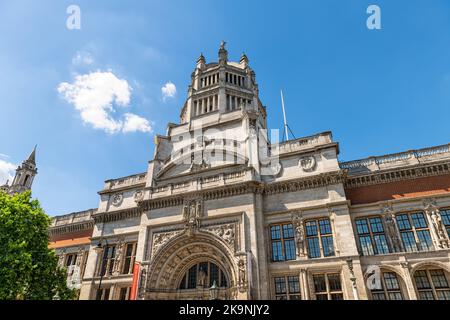 Bâtiment principal du Victoria and Albert Museum avec collection d'art à Londres, Royaume-Uni Banque D'Images