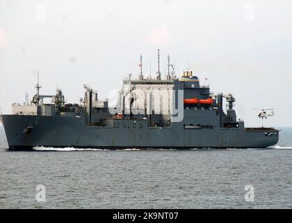 Navire de transport de marchandises sèches et de munitions du Commandement militaire de Seallift USNS Robert E. Peary (T-AKE 5) Banque D'Images