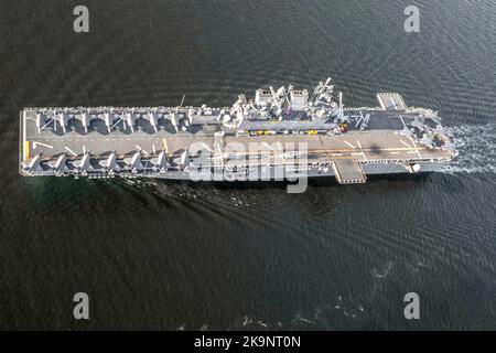 Navire d'assaut amphibie USS Tripoli (LHA- 7) Banque D'Images