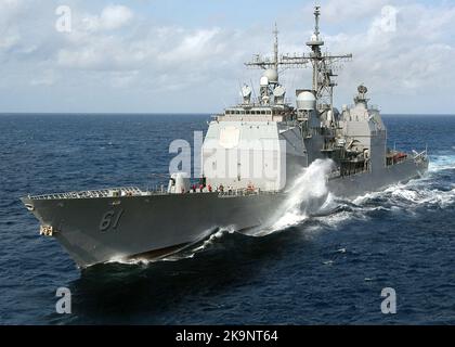 Le croiseur lance-missiles USS Monterey (CG 61) Banque D'Images