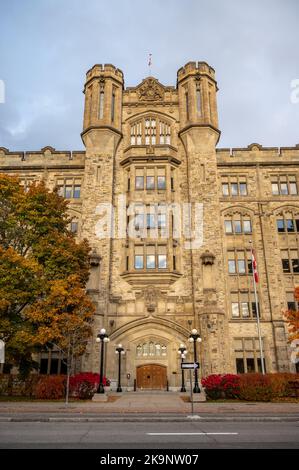 Ottawa (Ontario) - 22 octobre 2022 : l'édifice Connaught est un lieu historique national construit en 1913 dans le style Tudor-gothique au centre-ville d'Ottawa, au Canada. N Banque D'Images