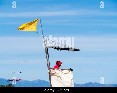 Garde de plage à Sant Pere Pescador pendant le championnat du monde Hobie 16 23rd, dans le camping Ballena Alegre, Gérone. Banque D'Images