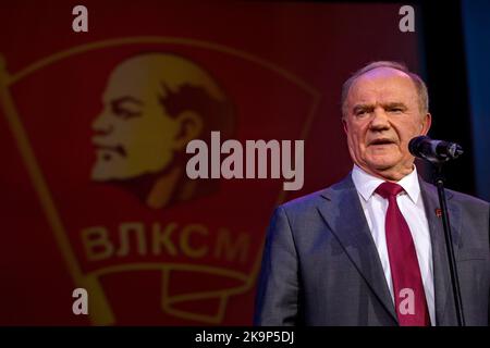 Moscou, Russie. 29th octobre 2022. Gennady Zyuganov, dirigeant du Parti communiste russe, assiste à un concert pour souligner le 104th anniversaire de Komsomol, ou de la Ligue des jeunes communistes léninistes de toute l'Union dans le Palais des pionniers sur Vorobyovy Gory à Moscou, en Russie Banque D'Images