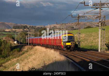 3 Royal mail classe 325 unités de fret électrique passant par Lambrigg, sur la ligne principale de la côte ouest à Cumbria avec un train postal Banque D'Images