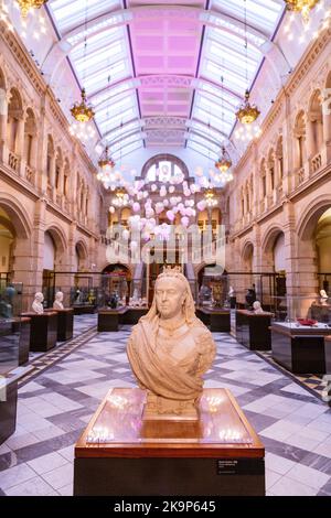 Buste de la reine Victoria à la galerie d'art et musée Kelvingrove, Glasgow, Écosse, Royaume-Uni. Banque D'Images