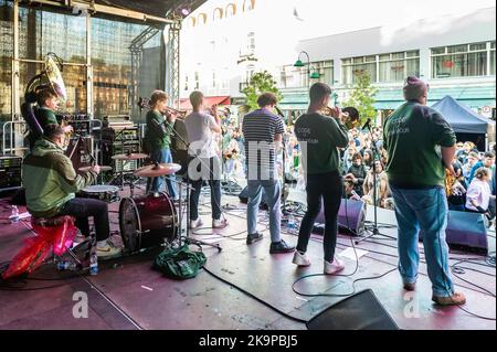 Cork, Irlande. 29th octobre 2022. Dans le cadre du festival de jazz Guinness Cork en 44th, le groupe de jazz de Cork, « Code of Behavior », a joué la scène devant l'Opéra de Cork ce soir, attirant des centaines de fans de jazz. Le festival se poursuit jusqu'à lundi. Crédit : AG News/Alay Live News Banque D'Images