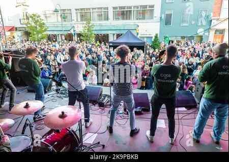 Cork, Irlande. 29th octobre 2022. Dans le cadre du festival de jazz Guinness Cork en 44th, le groupe de jazz de Cork, « Code of Behavior », a joué la scène devant l'Opéra de Cork ce soir, attirant des centaines de fans de jazz. Le festival se poursuit jusqu'à lundi. Crédit : AG News/Alay Live News Banque D'Images