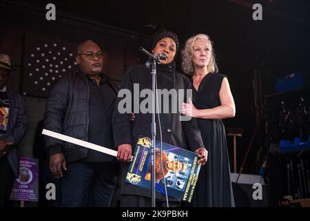 Les parents de Chris Kaba, Oladeji Omishore, Matthew Leahy, Jack Susianta et Leon Patterson ont remis une lettre signée à Downing Street. Londres/UK 29th octobre 2022, Aubrey Fagon/Alay Live News Banque D'Images