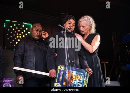 Les parents de Chris Kaba, Oladeji Omishore, Matthew Leahy, Jack Susianta et Leon Patterson ont remis une lettre signée à Downing Street. Londres/UK 29th octobre 2022, Aubrey Fagon/Alay Live News Banque D'Images