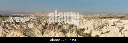 Vue panoramique aérienne du parc national de la Cappadoce en Turquie, classé au patrimoine mondial de l'UNESCO Banque D'Images