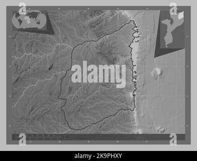 Cabo Delgado, province du Mozambique. Carte d'altitude en niveaux de gris avec lacs et rivières. Cartes d'emplacement auxiliaire d'angle Banque D'Images