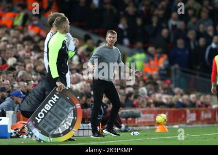 Liverpool, Royaume-Uni. 29th octobre 2022. Jesse Marsch, le directeur de Leeds United, se fait crier au fonctionnaire de 4th. Match Premier League, Liverpool et Leeds Utd à Anfield à Liverpool le samedi 29th octobre 2022. Cette image ne peut être utilisée qu'à des fins éditoriales. Utilisation éditoriale uniquement, licence requise pour une utilisation commerciale. Aucune utilisation dans les Paris, les jeux ou les publications d'un seul club/ligue/joueur. photo par Chris Stading/Andrew Orchard sports Photography/Alamy Live News crédit: Andrew Orchard sports Photography/Alamy Live News Banque D'Images