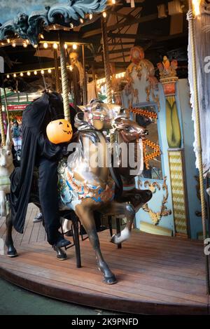 Horseman sans tête Décoration d'Halloween sur le carrousel à Bryant Park, NYC, USA 2022 Banque D'Images