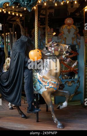 Horseman sans tête Décoration d'Halloween sur le carrousel à Bryant Park, NYC, USA 2022 Banque D'Images